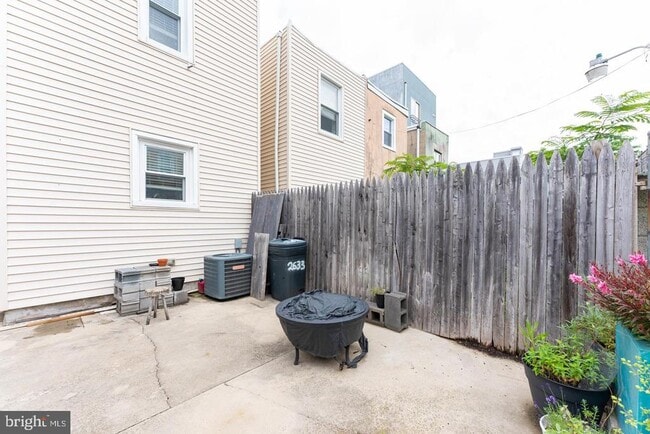 Building Photo - 2633 Almond St