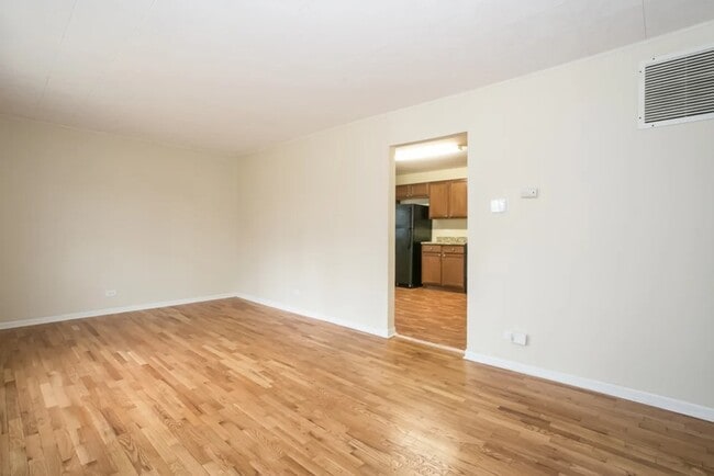 Building Photo - 8441 Lockwood Ave