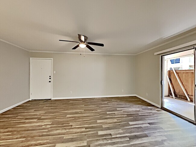 Foto del edificio - 12818 Midway Rd
