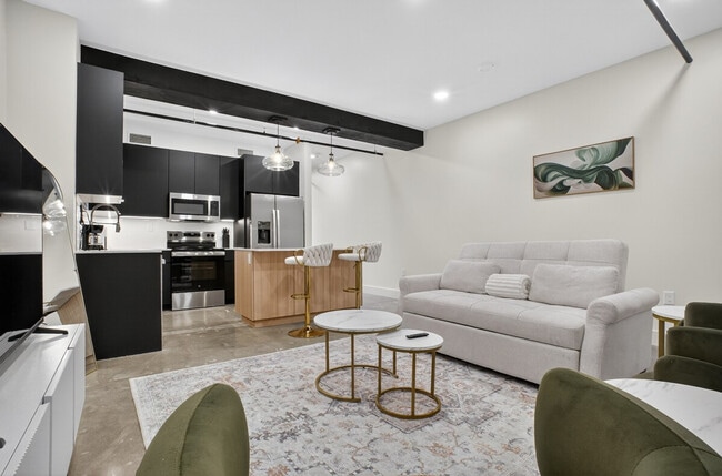 Building Photo - 115 W 5th St