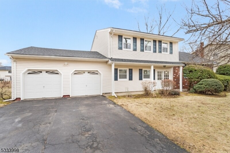 Primary Photo - 25 Sandalwood Dr