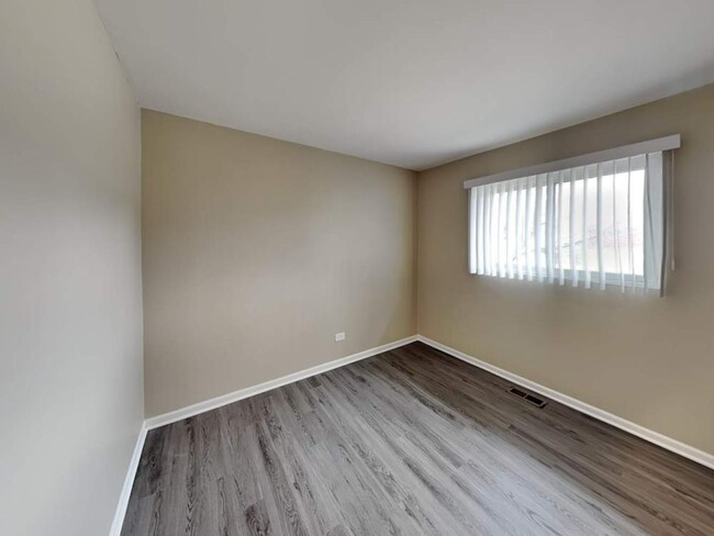 Foto del edificio - 3 bedroom in Hoffman Estates IL 60169