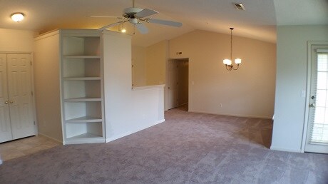 Building Photo - 433 Rivertree Ln