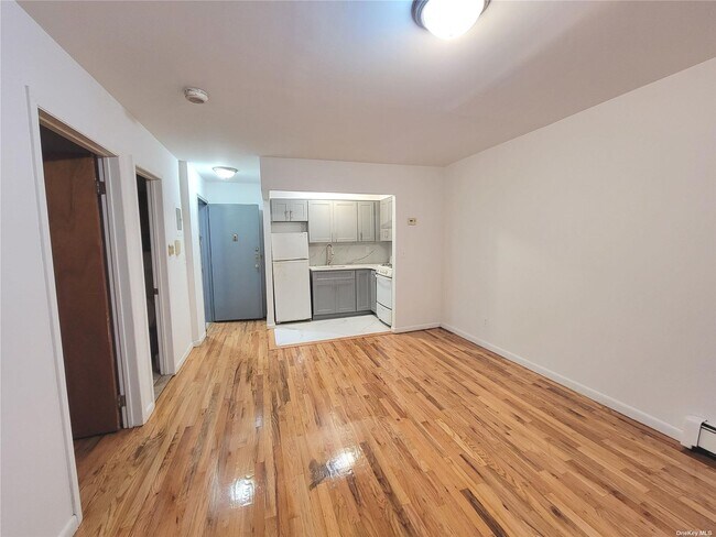 Foto del edificio - 108-64-108-45 45th Ave