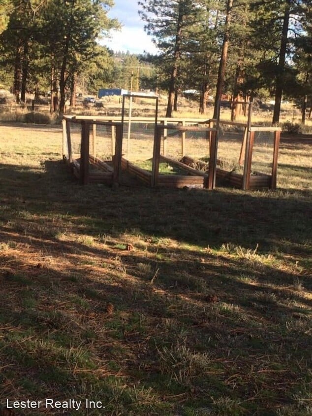 Building Photo - 3 br, 2 bath House - 4740 Bly Mtn. Cutoff