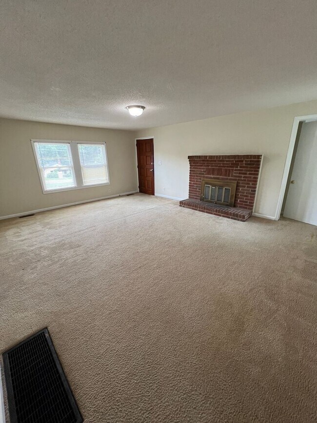 Foto del edificio - 326 Mayflower Ave