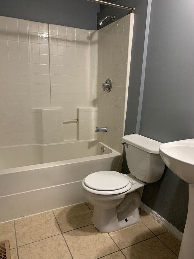 Foto del edificio - 3 Bedroom Ranch Style Home with Carport