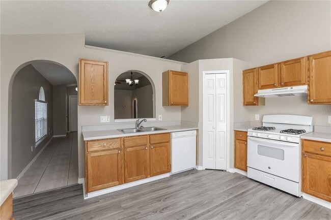 Foto del edificio - 8757 Claiborne Ct