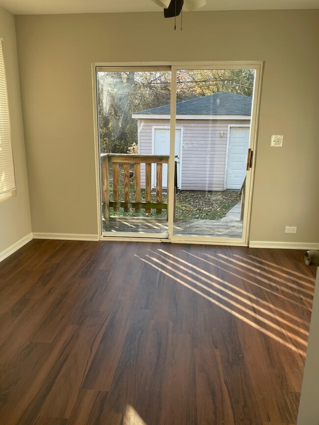 Building Photo - 10030 S Yates Blvd