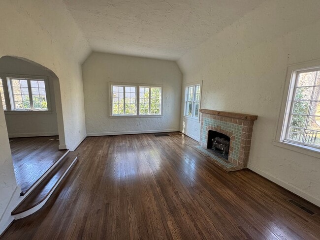 Building Photo - 107 Mountary Cir