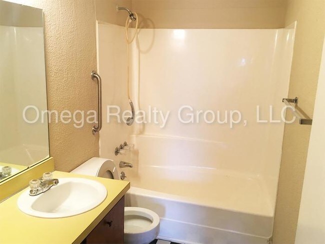 Foto del edificio - 704 18th Ave NW