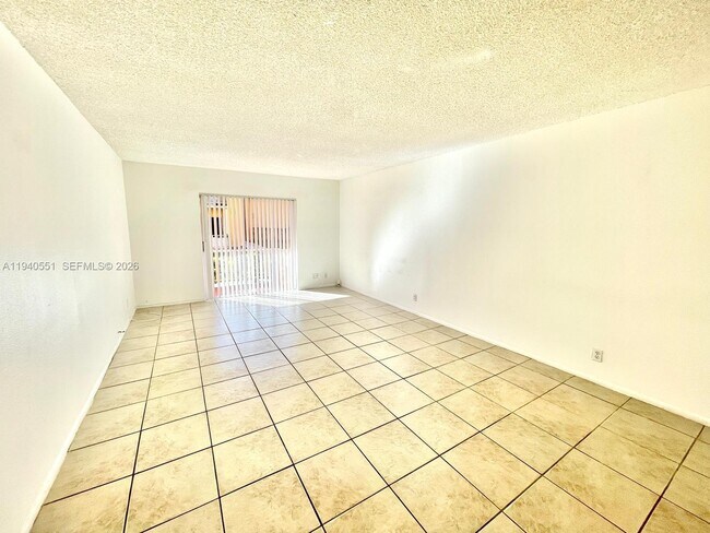 Foto del edificio - 17911 NW 68th Ave