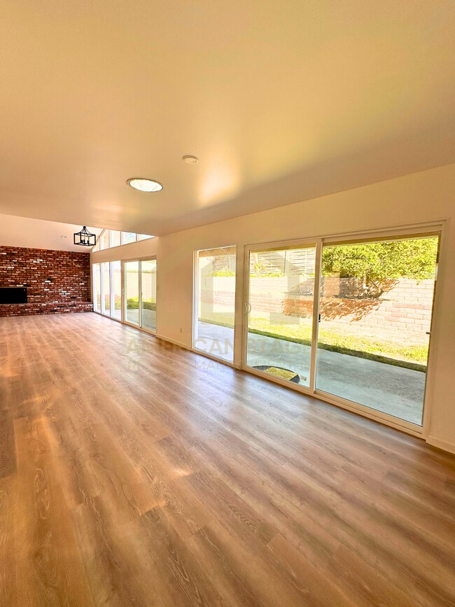 Foto del edificio - 1012 N H St