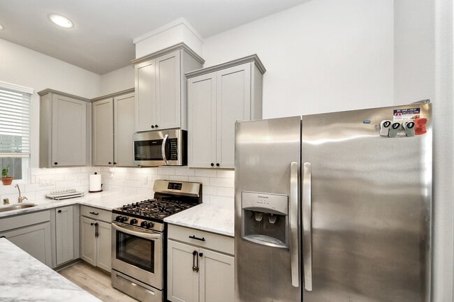 Foto del edificio - 9017 Lonestar Creekbend Ln