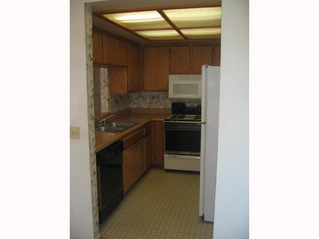 Building Photo - Eastlake Condominium for Rent