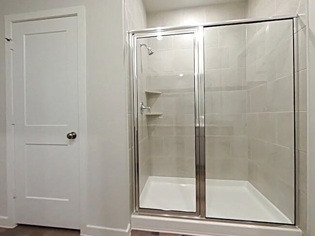 Building Photo - 523 Shoreview Dr