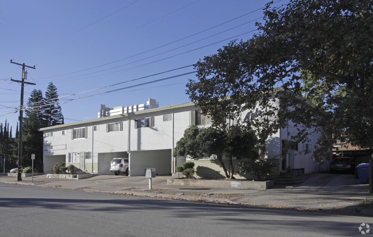 Foto del edificio - Fama Apts