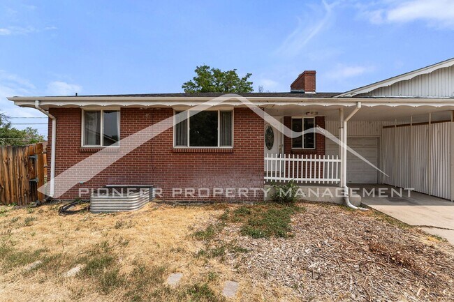 Foto del edificio - Charming Home with Washer/Dryer and Fenced...