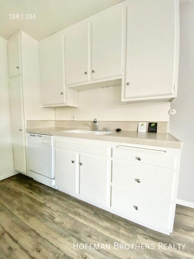 Foto del edificio - 10537 Rose Ave