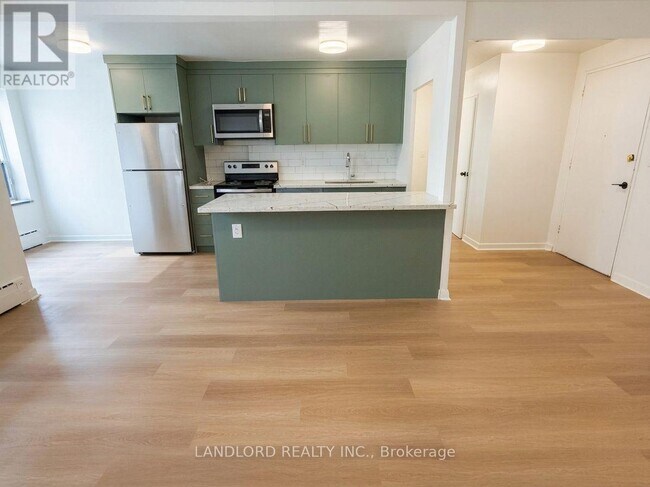 Photo du bâtiment - 420 Eglinton Ave E
