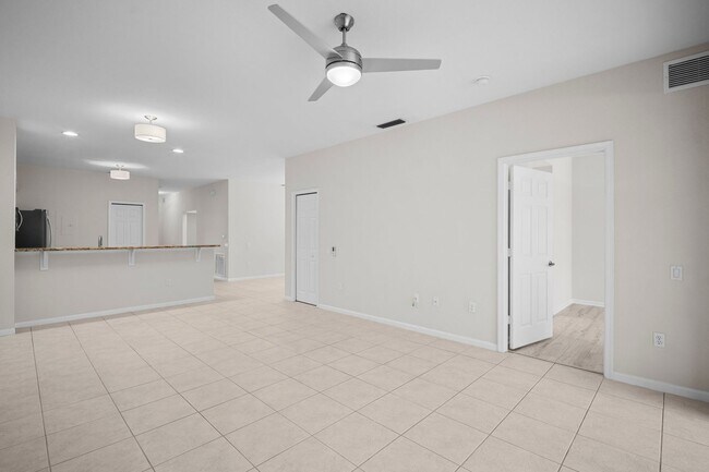 Foto del edificio - ANNUAL RENTAL - 3 Bedroom, 2 Bath w/ Garag...