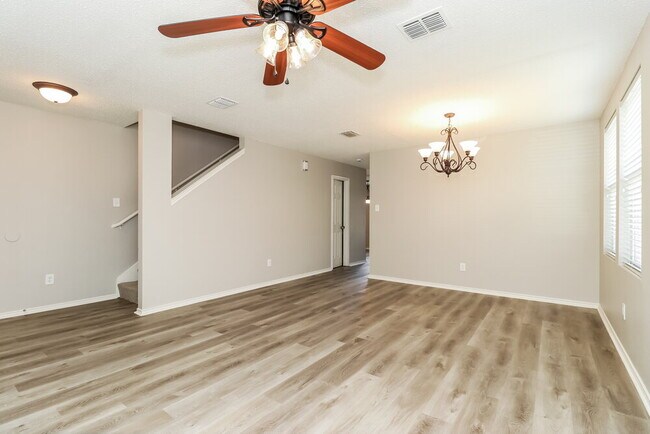 Foto del edificio - 631 Silvertop Rd