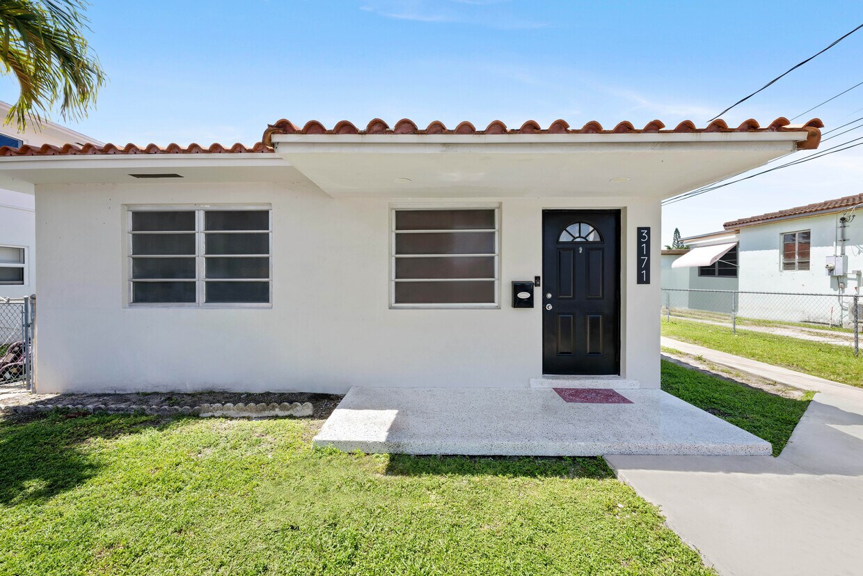 Primary Photo - 3169-3171 SW 18th St