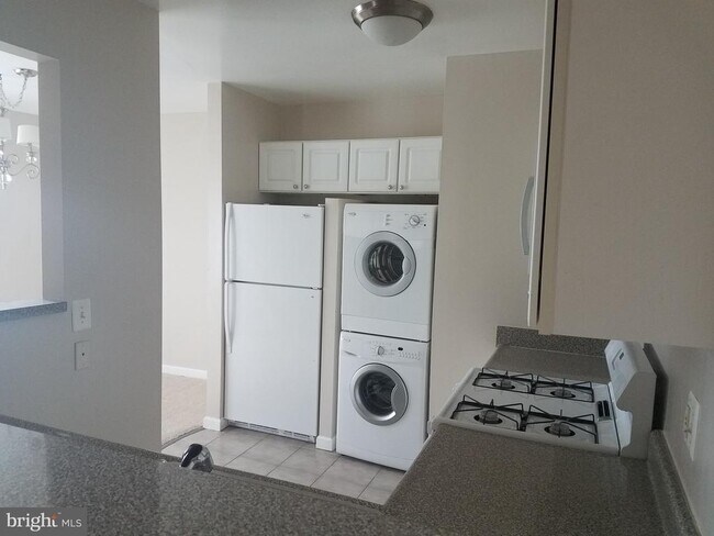 Building Photo - 2500 Markham Ln
