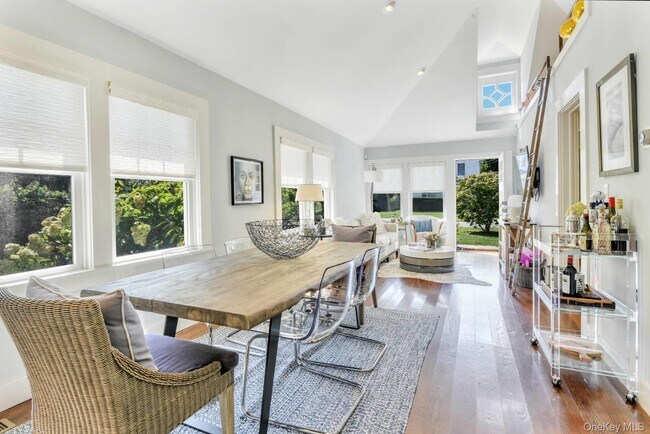 Foto del edificio - 10 Henry St