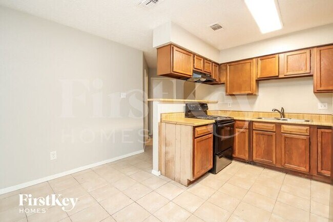 Building Photo - 16239 La Terra Dr