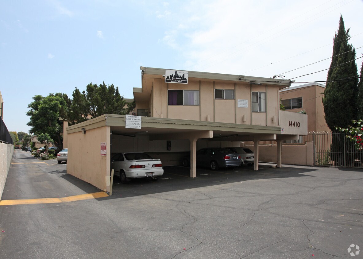 Primary Photo - 14410 Valerio St