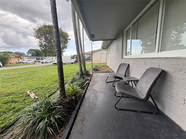 Foto del edificio - 8130 NW 13th St