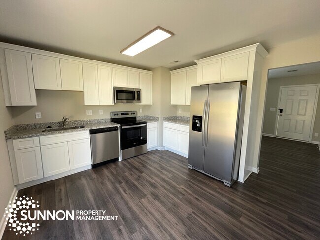 Building Photo - 3 Bed/2 Bath Close to I-485!