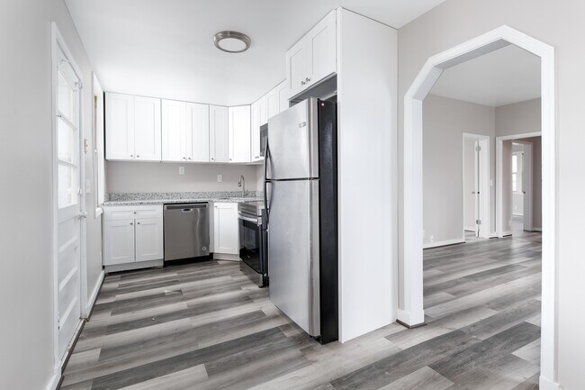Kitchen - 4301 Glenmore Ave