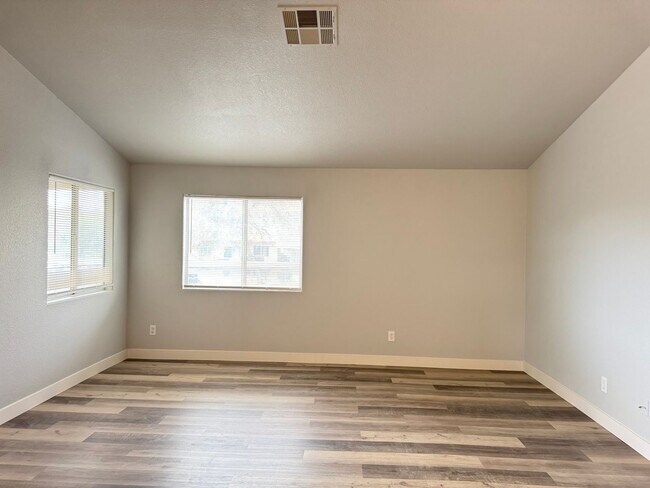 Foto del edificio - Charming 2-Bedroom, 1-Bath Condo