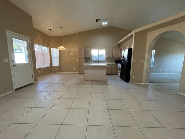 Building Photo - 5004 E Dartmouth St