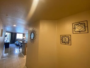 Building Photo - 260 E Flamingo Rd