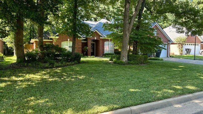 Foto del edificio - 3308 Oak Knoll Dr