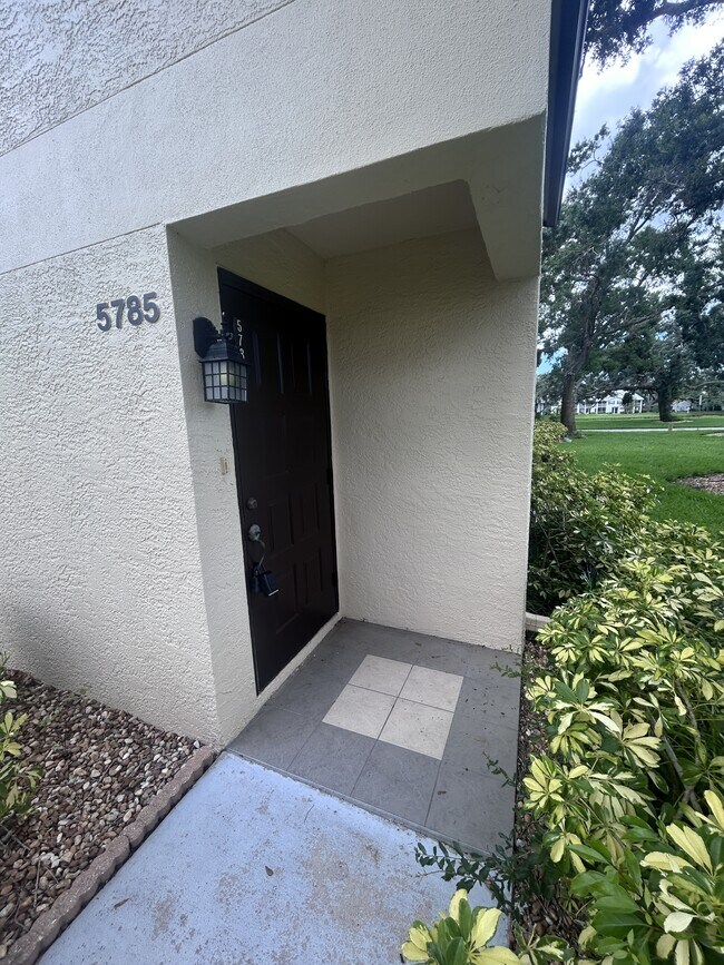 Foto del edificio - 5785 Gardens Dr