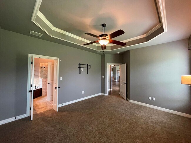 Foto del edificio - Stunning 4-Bedroom 3-Bath Home for Lease i...