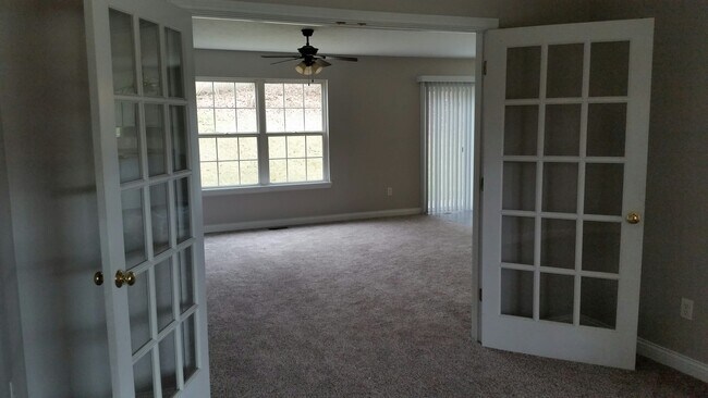 Building Photo - 37 Rye Ct