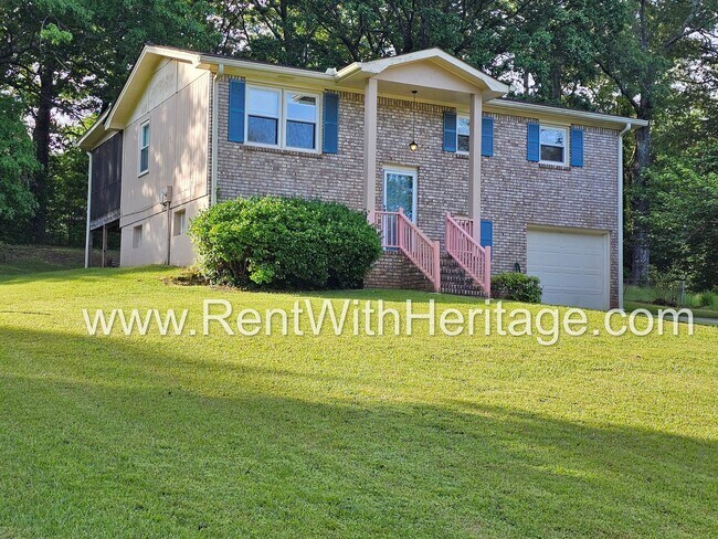 Building Photo - Amazing 4 Bedroom/ 2 Bath Home / Bonus Roo...