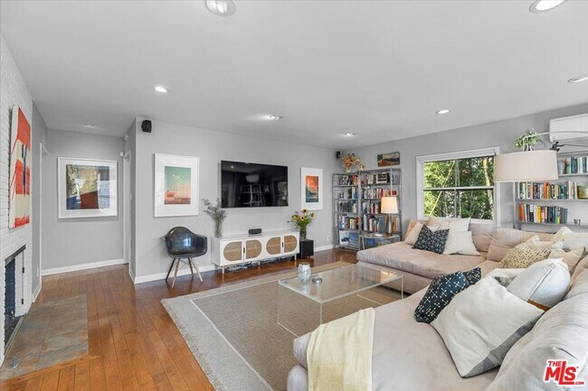Building Photo - 8809 Appian Way