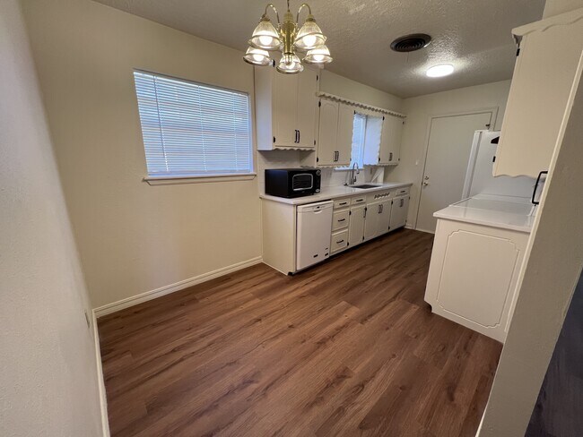 Foto del edificio - 820 Richmond Dr