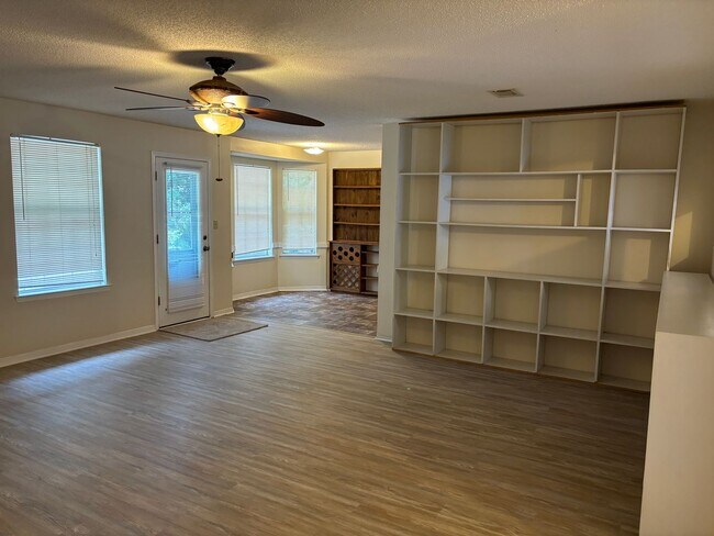 Building Photo - Nice home in Pace area!