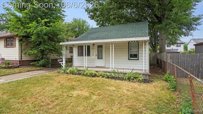 Foto del edificio - 23773 Hazelwood Ave