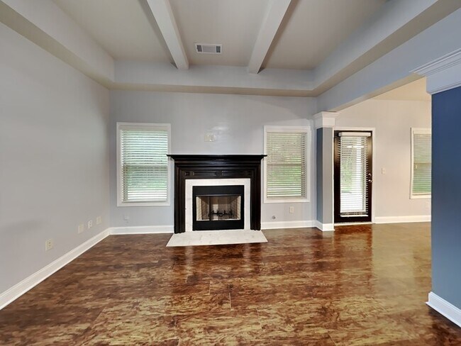 Building Photo - $500 OFF!!Lovely 5 Bedroom Home located in...