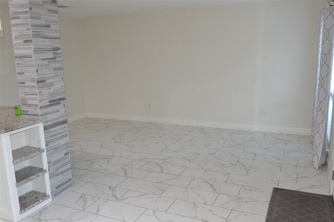 Foto del edificio - 2379 Briarwest Blvd