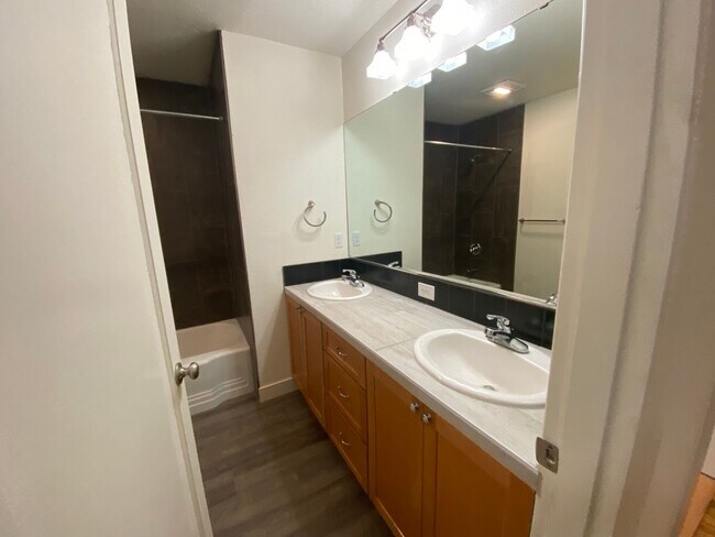 Foto del edificio - 1123-1123 NW Elm Ave