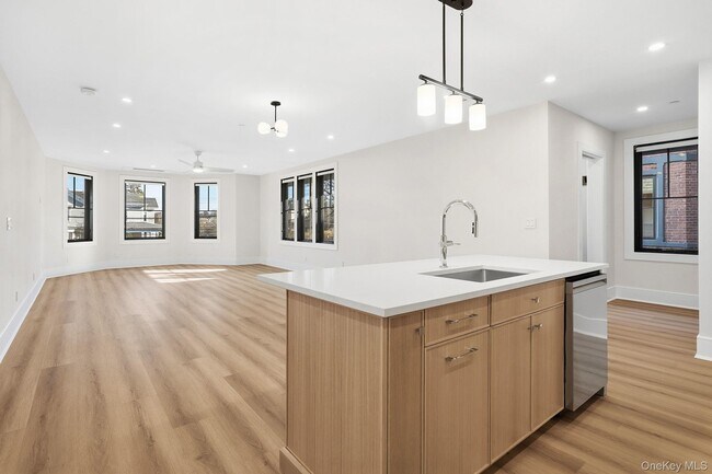 Foto del edificio - 34 Clinton Ave